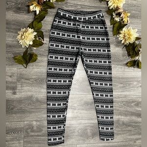 NWOT! Shosho Black White fleece lined plush Fuzzy Leggings. Size L